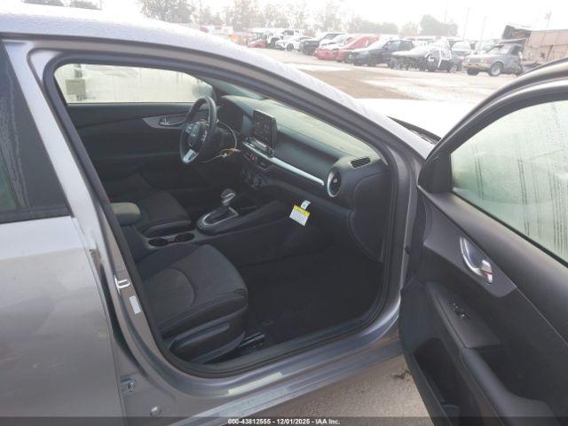 Kia Forte Lxs Image 16