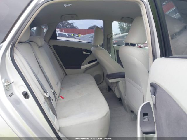 Toyota Prius Two Image 7