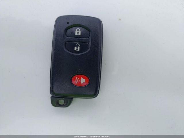 Toyota Prius Two Image 11