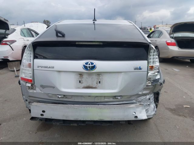 Toyota Prius Two Image 16