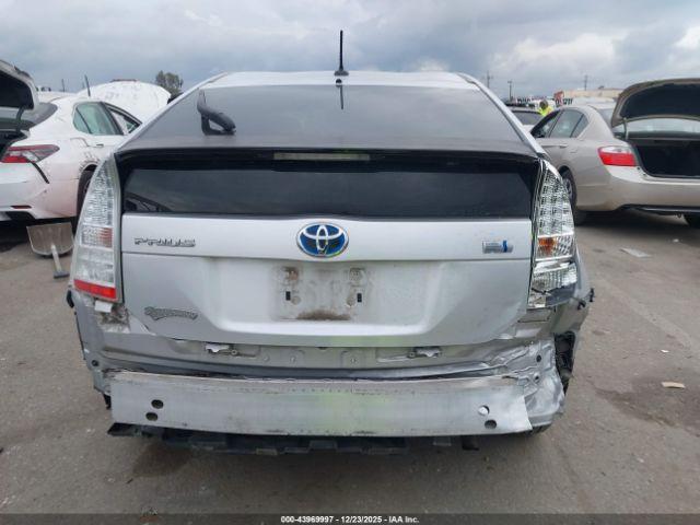 Toyota Prius Two Image 16