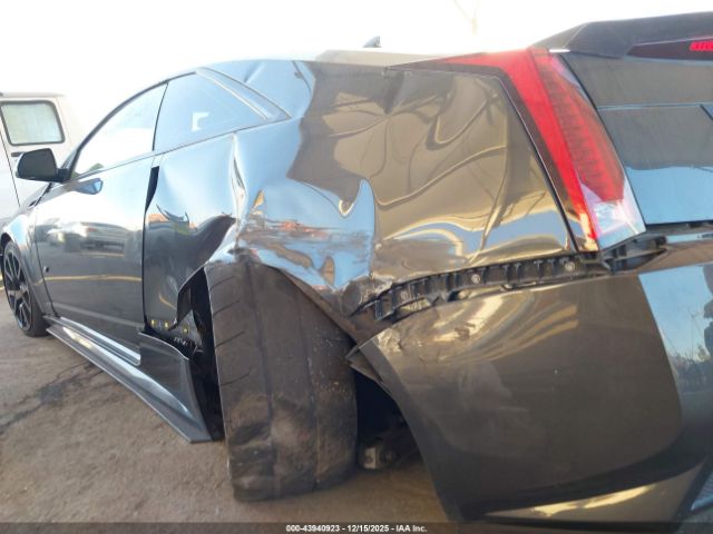 Cadillac CTS-V Image 11