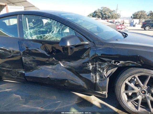 Tesla Model 3 Long Range Dual Motor All-wheel Drive Image 3