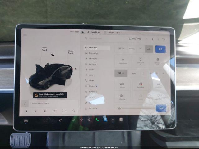 Tesla Model 3 Long Range Dual Motor All-wheel Drive Image 16