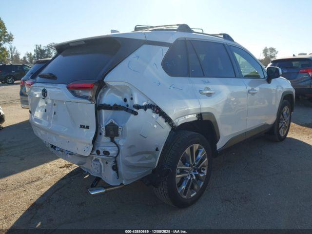 Toyota RAV4 Xle Premium Image 2