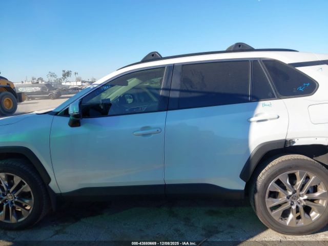 Toyota RAV4 Xle Premium Image 14