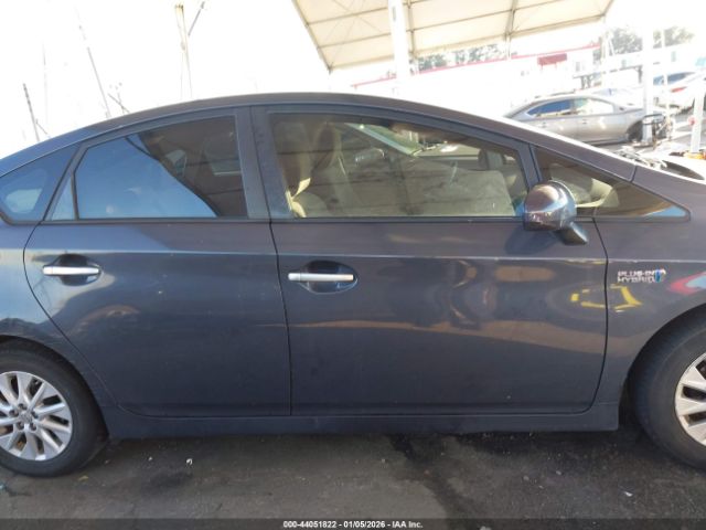 Toyota Prius Image 11