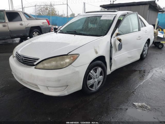 Toyota Camry Le Image 3