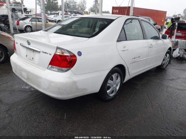 Toyota Camry Le Image 9