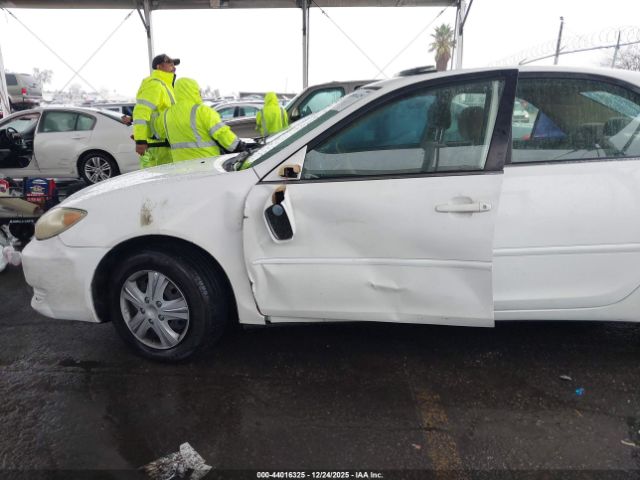 Toyota Camry Le Image 11