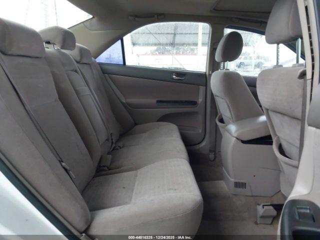 Toyota Camry Le Image 16