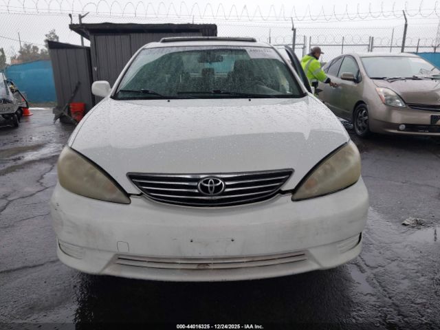 Toyota Camry Le Image 15
