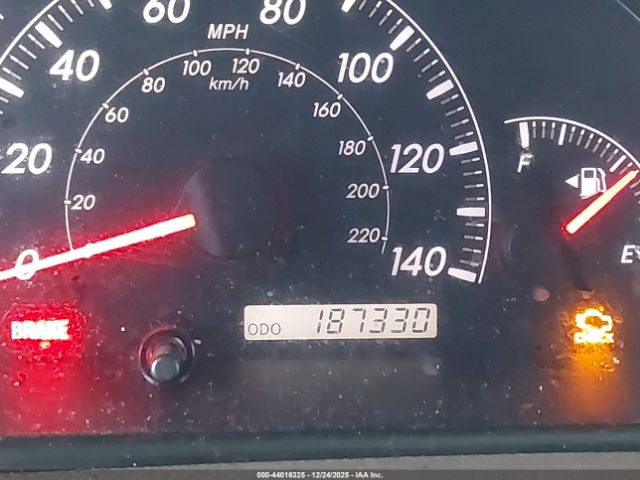 Toyota Camry Le Image 2