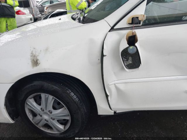 Toyota Camry Le Image 19