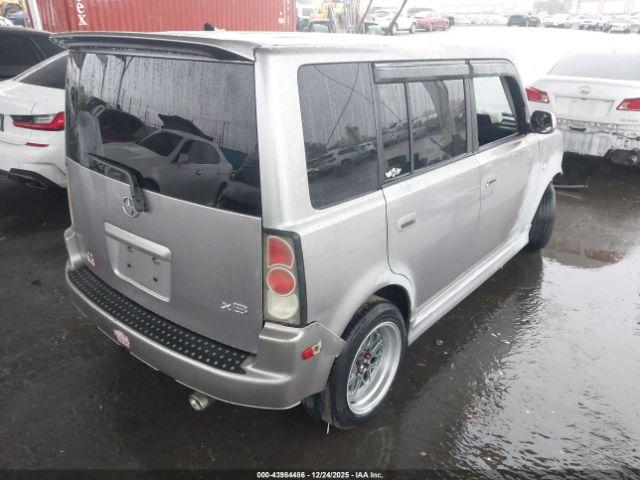 Scion xB Image 8