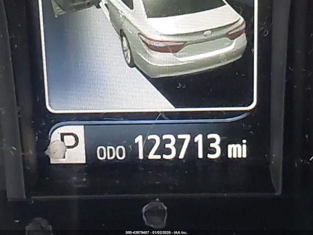 Toyota Camry Xle Image 16