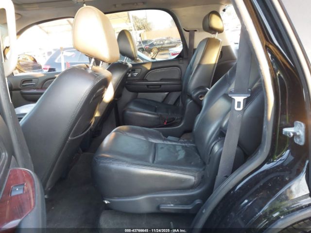 Cadillac Escalade Standard Image 14