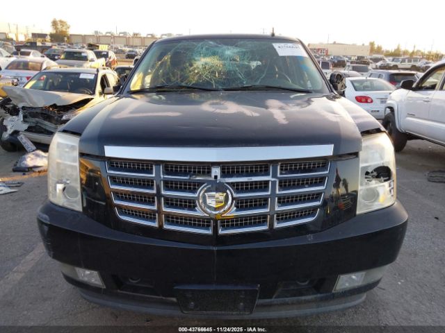 Cadillac Escalade Standard Image 6