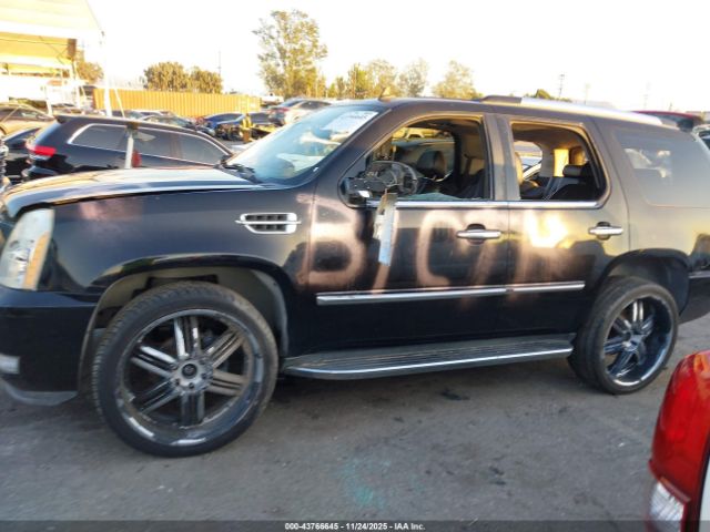 Cadillac Escalade Standard Image 7