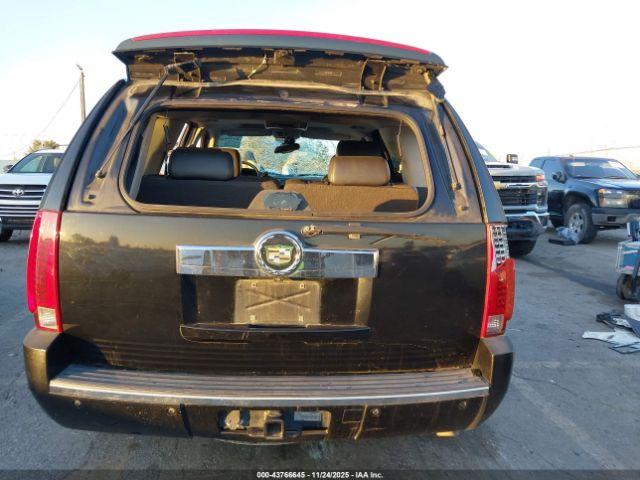 Cadillac Escalade Standard Image 8