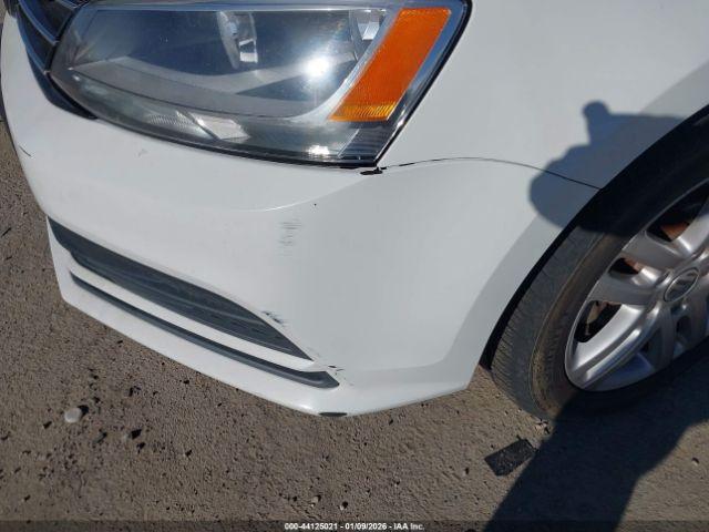 Volkswagen Jetta 2.0l S Image 10