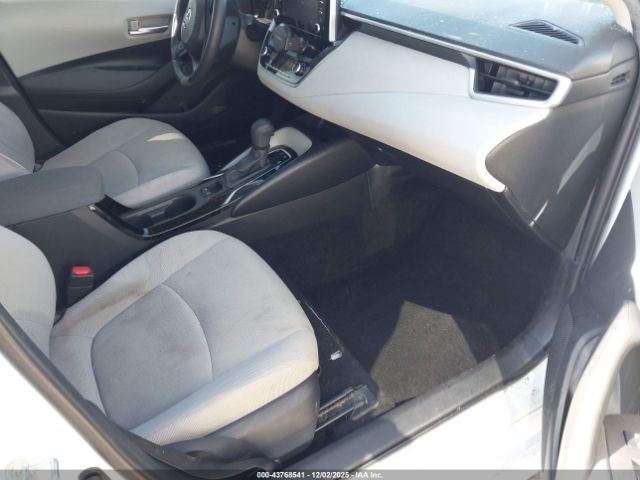 Toyota Corolla Hybrid Le Image 8