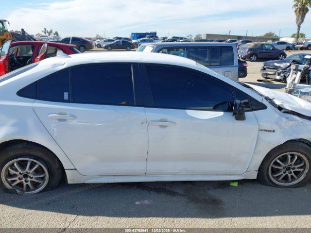 Toyota Corolla Hybrid Le Image 11