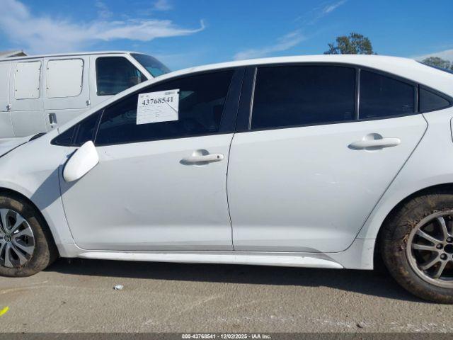 Toyota Corolla Hybrid Le Image 10