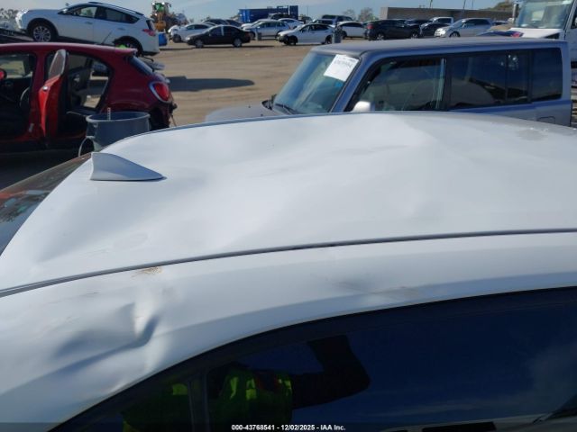 Toyota Corolla Hybrid Le Image 15