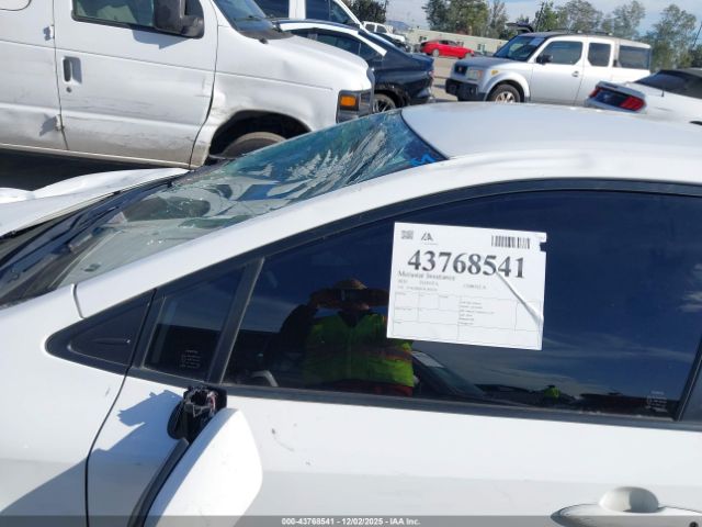 Toyota Corolla Hybrid Le Image 16