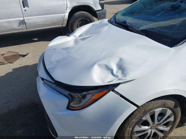 Toyota Corolla Hybrid Le Image 13