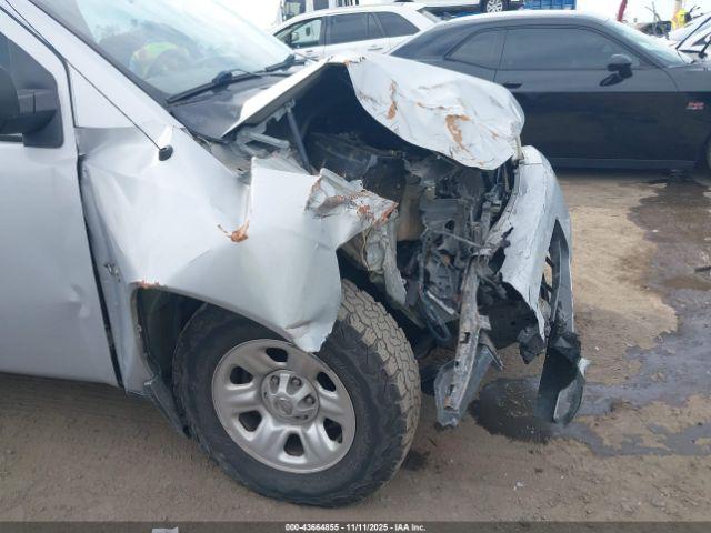 Nissan Titan Xe Image 9