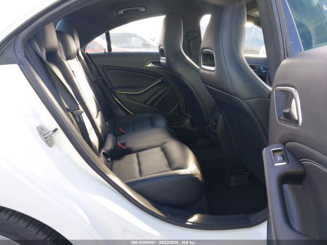 Mercedes-Benz Cla-class 4matic Image 15