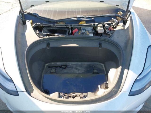 Tesla Model 3 Image 7