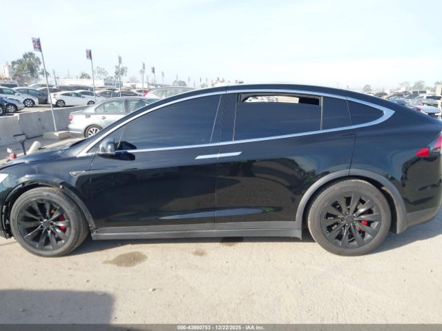 Tesla Model X Image 8