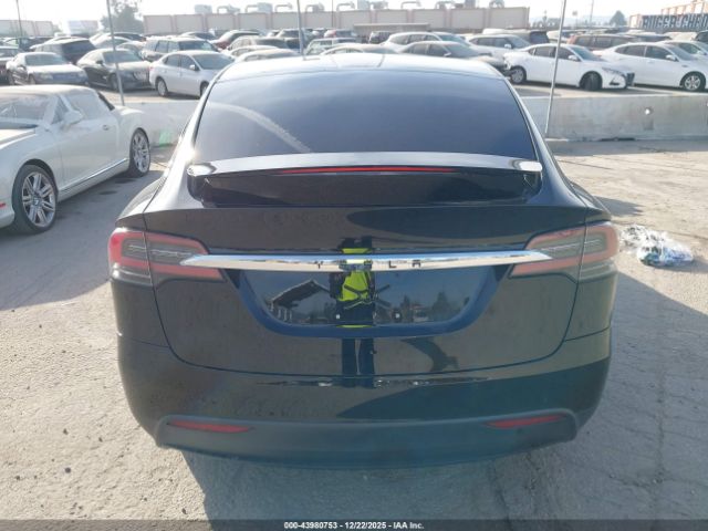 Tesla Model X Image 13