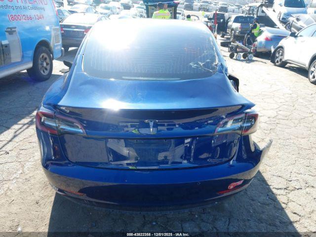 Tesla Model 3 Image 8